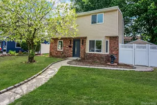 40 Buttercup Ln, Levittown, NY 11756 - Photo 2