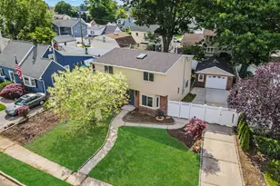 40 Buttercup Ln, Levittown, NY 11756 - Photo 4