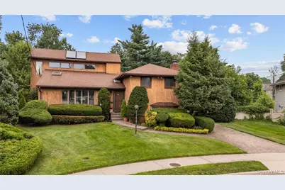65 Elmtree Lane, Jericho, NY 11753 - Photo 2