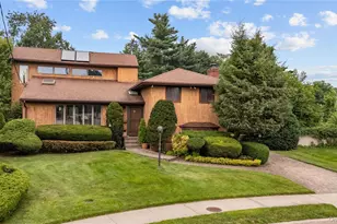 65 Elmtree Ln, Jericho, NY 11753 - Photo 2