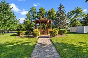 127 Cardinal Ln, Islip, NY 11731 - Photo 20