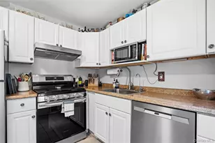 127 Cardinal Ln, Islip, NY 11731 - Photo 8