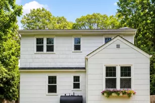 215 Manor Rd, Huntington, NY 11743 - Photo 2
