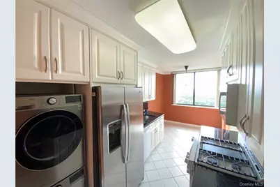 27010 Grand Central Parkway #28N, Floral Park, NY 11005 - Photo 12
