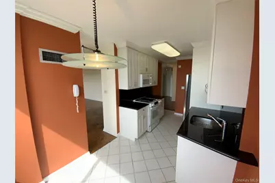 27010 Grand Central Parkway #28N, Floral Park, NY 11005 - Photo 10