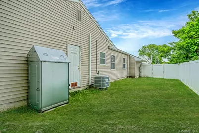 57 Henry Avenue, Selden, NY 11784 - Photo 26