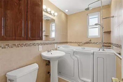 254-18 2nd Floor 75 Ave #Upper, Glen Oaks, NY 11004 - Photo 16