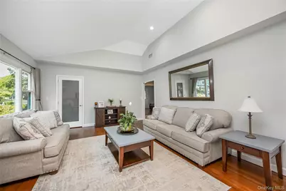 85 Wayne Street, Hauppauge, NY 11788 - Photo 8