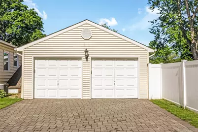 85 Wayne Street, Hauppauge, NY 11788 - Photo 4