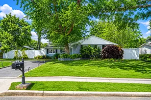 16 Valley St, Ronkonkoma, NY 11779 - Photo 2