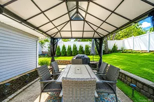 16 Valley St, Ronkonkoma, NY 11779 - Photo 34