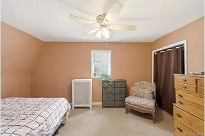 72 E Hitchcock Avenue, Floral Park, NY 11001 - Photo 18