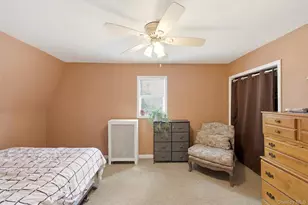 72 E Hitchcock Ave, Floral Park, NY 11001 - Photo 18