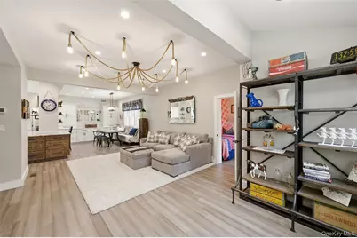 72 E Hitchcock Avenue, Floral Park, NY 11001 - Photo 8
