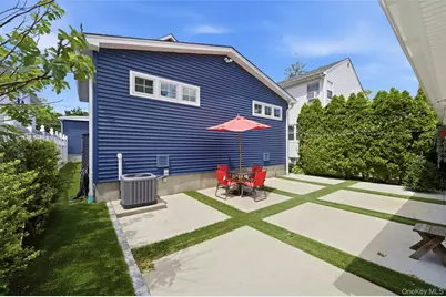 72 E Hitchcock Avenue, Floral Park, NY 11001 - Photo 20