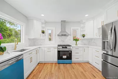 105 Moore Street, New Hyde Park, NY 11040 - Photo 10