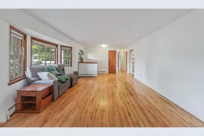 2 Linden Avenue, Holtsville, NY 11742 - Photo 10