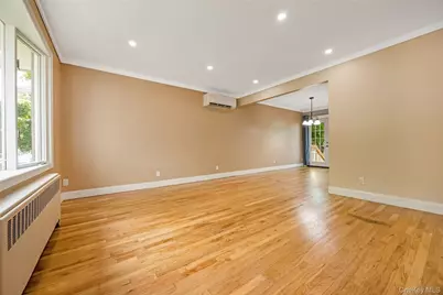 233 Walnut Street, Massapequa Park, NY 11762 - Photo 4