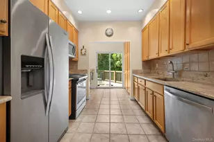 51 Maple Dr, Great Neck, NY 11021 - Photo 10