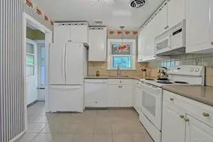 24 Grover Ave, Thornwood, NY 10594 - Photo 8