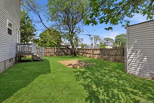 390 Atlantic St, Copiague, NY 11726 - Photo 4