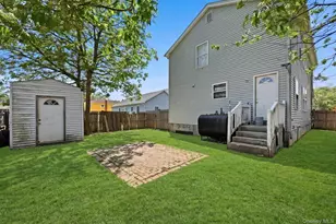 390 Atlantic St, Copiague, NY 11726 - Photo 6
