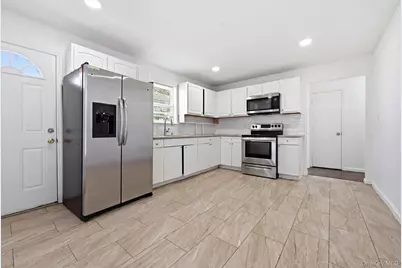 390 Atlantic Street, Copiague, NY 11726 - Photo 12