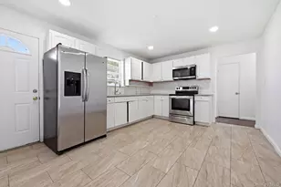 390 Atlantic St, Copiague, NY 11726 - Photo 12
