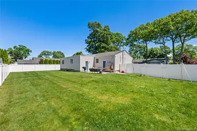 40 Alden Avenue, West Islip, NY 11795 - Photo 18
