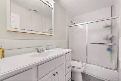 40 Alden Avenue, West Islip, NY 11795 - Photo 8