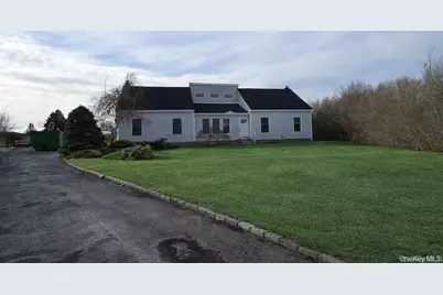 24 Kimberly Court, Calverton, NY 11933 - Photo 2