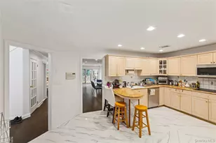 83 Foxwood Dr, Jericho, NY 11753 - Photo 10