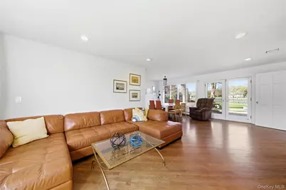 31 The Moor, East Islip, NY 11730 - Photo 4