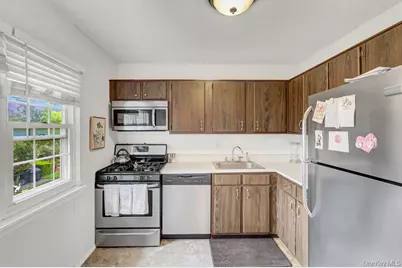 102 Mariners Way, Copiague, NY 11726 - Photo 6