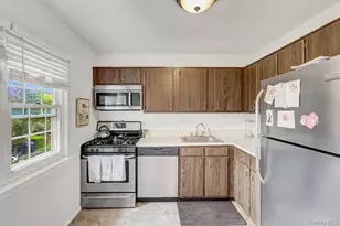 102 Mariners Way, Copiague, NY 11726 - Photo 6