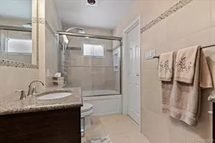 21 Beaumont Dr, Plainview, NY 11803 - Photo 24