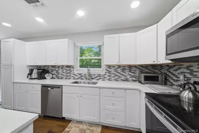 20 Essex Circle, Shirley, NY 11967 - Photo 8