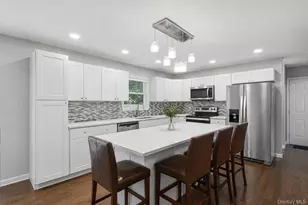 20 Essex Cir, Shirley, NY 11967 - Photo 6