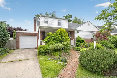 567 Pearl Street, Oceanside, NY 11572 - Photo 2