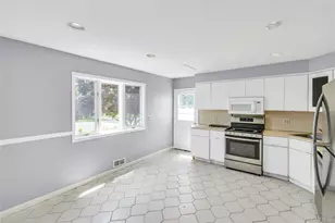 86 W 17th St, Deer Park, NY 11729 - Photo 4
