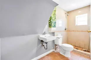86 W 17th St, Deer Park, NY 11729 - Photo 12