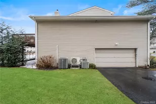 39 Chestnut Ln, Woodbury, NY 11797 - Photo 42