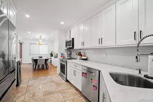 39 Chestnut Ln, Woodbury, NY 11797 - Photo 18