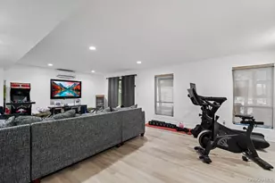 39 Chestnut Ln, Woodbury, NY 11797 - Photo 32