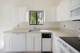 79 S Pond Ln, Smithtown, NY 11787 - Photo 12