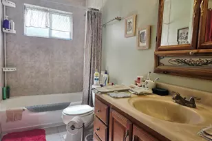211 Babylon St, Islip Terrace, NY 11752 - Photo 8