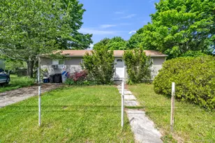 656 Taylor Ave, Patchogue, NY 11772 - Photo 2