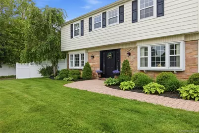 4 Blackwell Court, Stony Brook, NY 11790 - Photo 2