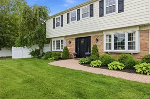 4 Blackwell Ct, Stony Brook, NY 11790 - Photo 2