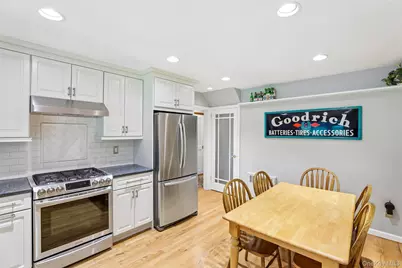 6 Berry Lane, Glen Cove, NY 11542 - Photo 10